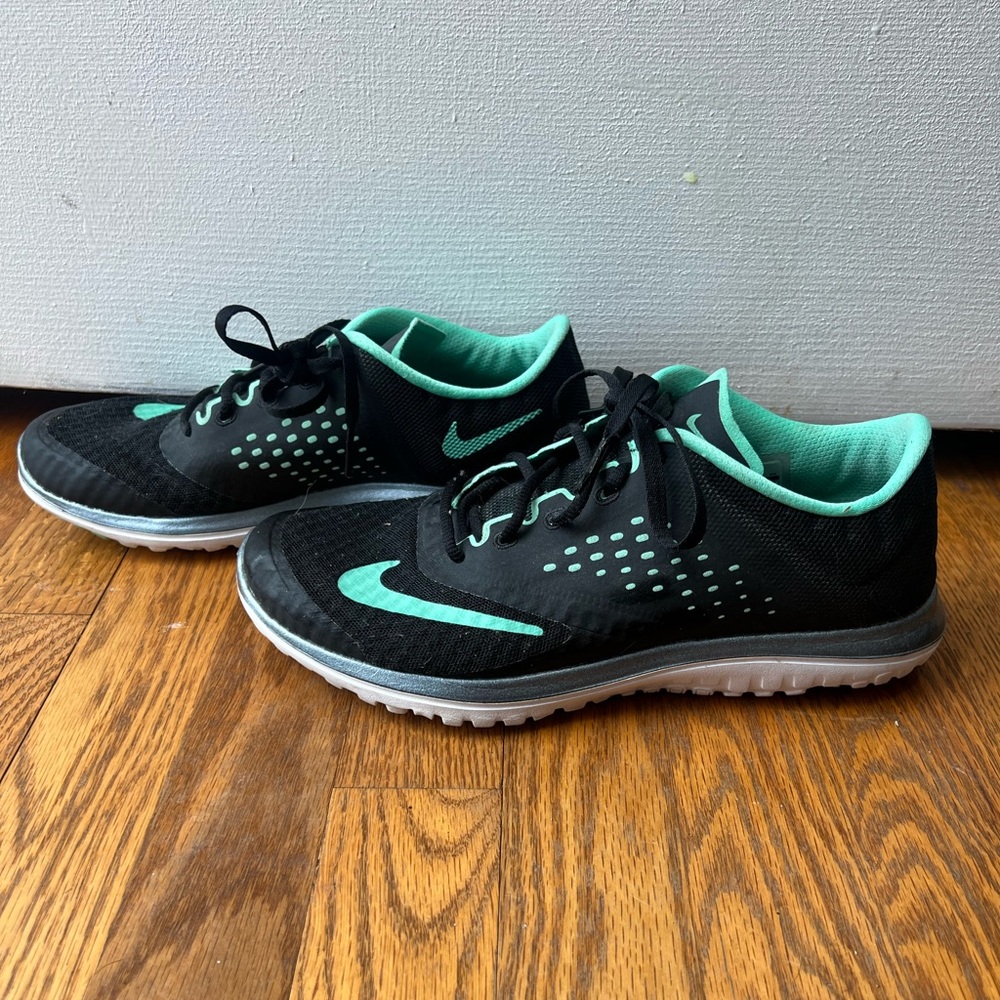 Nike Womens Black Mint Running Mesh Athletic Sneakers Shoes size 8